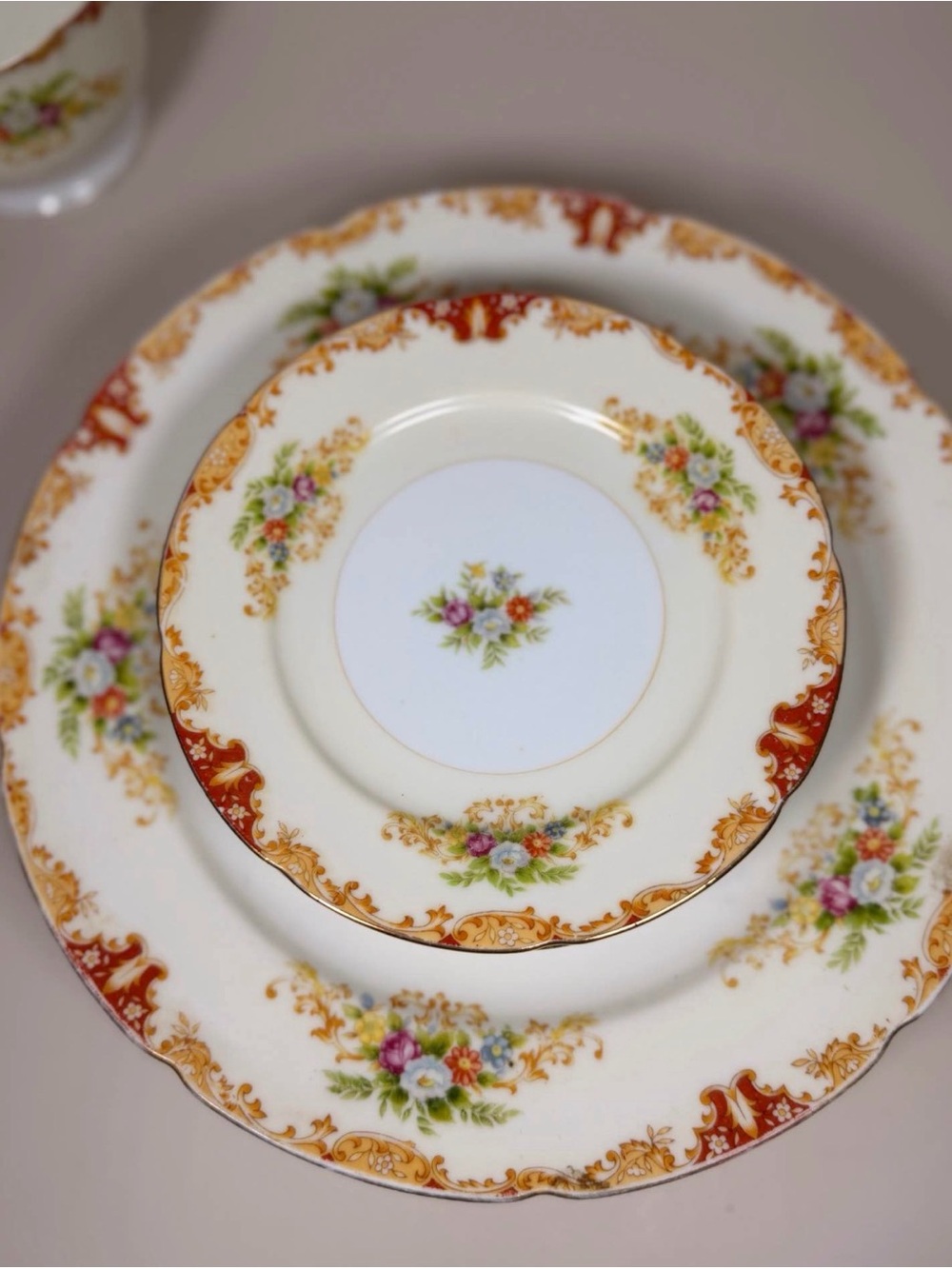 Elegant Rembrandt Cream Floral Dinnerware Plate Set with Gold Accents